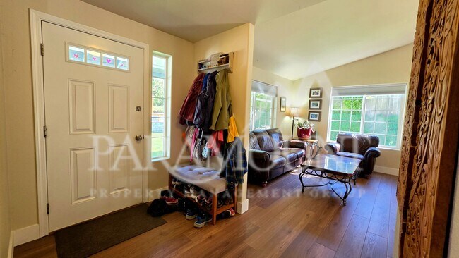 Photo - Gorgeous 3-Bedroom Home with 2 Bonus Rooms!