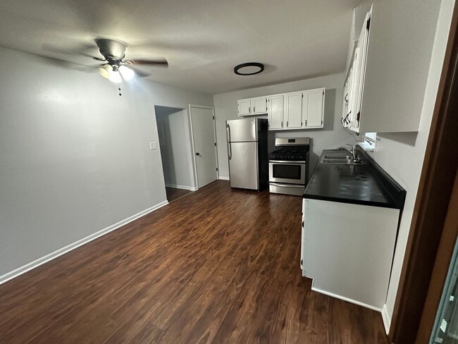 Photo - 2733 Yeoman St