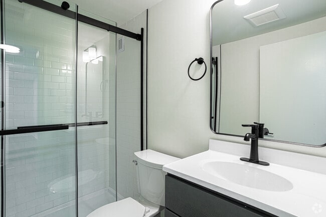2BR, 1BA - 810SF - Bathroom