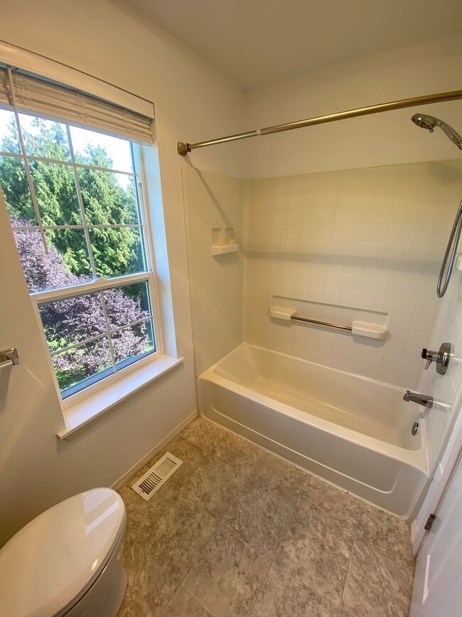 Spacious Townhome Dual Master Bedrooms a... Townhome Rental in