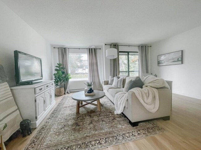 Photo - 430-430 Stewart Ave