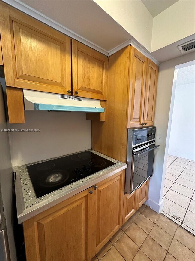 Photo - 16980 N Miami Ave Unit 16982