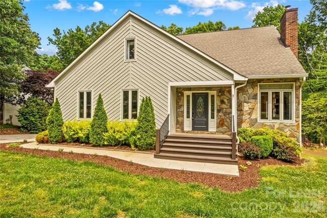 Building Photo - 120 Tall Oak Dr