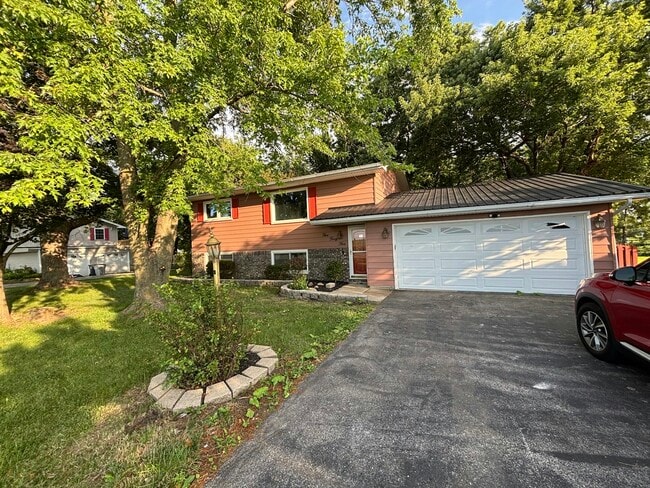 Photo - 545 W Forsyth Rd