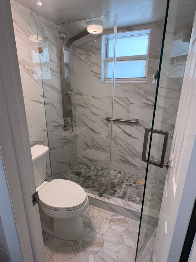 Building Photo - 10300 SW 24th St Unit C25