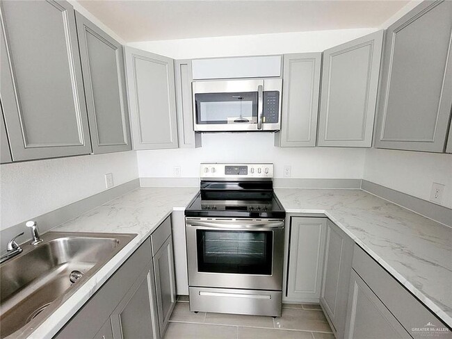 Building Photo - Gastel Circle Unit 13