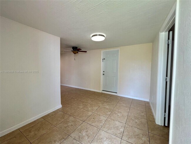 Photo - 4221 SW 36th St Unit back