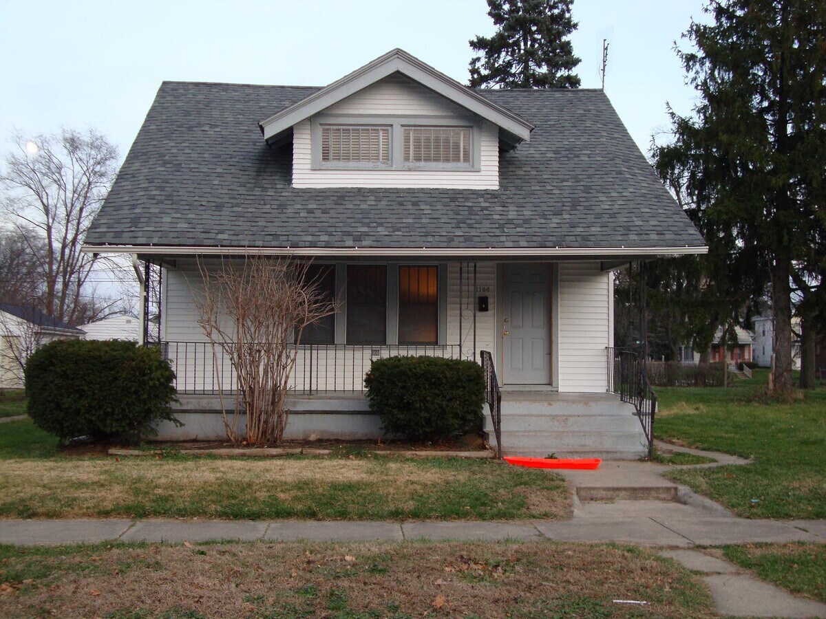 Photo - 1106 College St