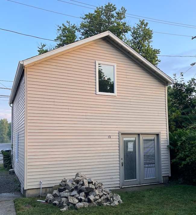 Building Photo - 1909 Bequette St Unit 3 detached Rental