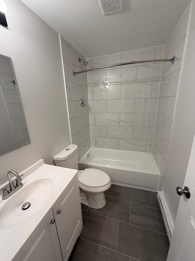 Building Photo - 138 Flintridge Dr