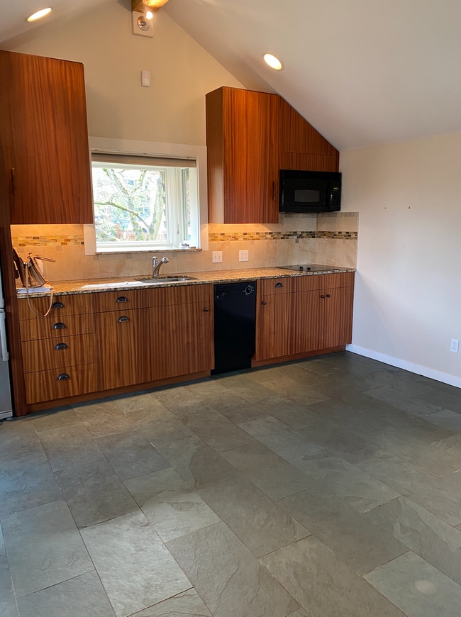 Photo - Beacon Hill Guest Cottage