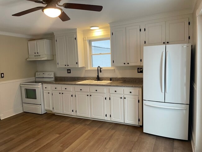 Photo - 242 N Hamilton St