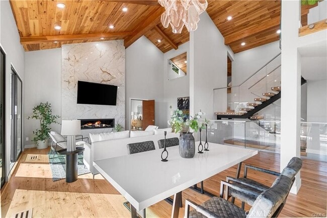 Building Photo - 8566 Hollywood Blvd