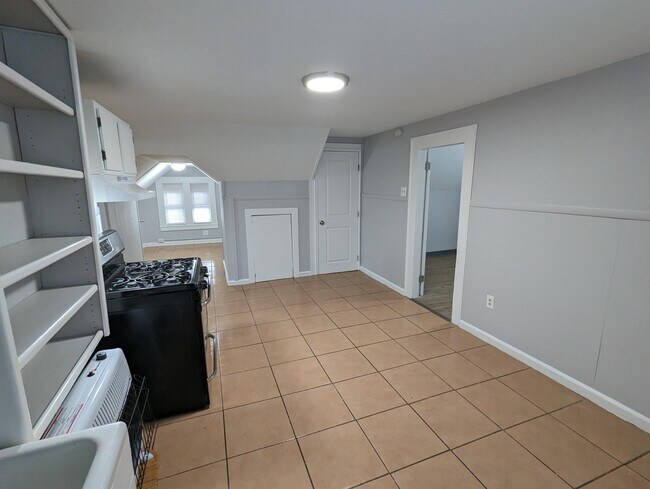 Photo - 77 Windsor Ave Unit 3