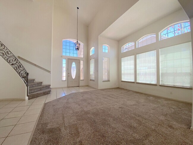 Photo - West El Paso LARGE 4bed/3.5bath 3 Car Garage Home-VIEWS!
