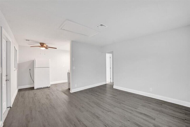 Photo - 232 SE 9th Ave Apartment Unit 1