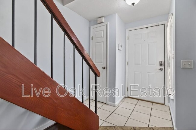 Photo - 304 Falling Ln