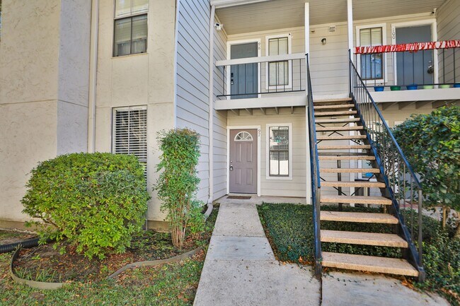 Photo - 17401 Red Oak Dr Unit 97