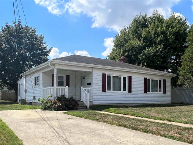 Photo - 108 E Cochran St