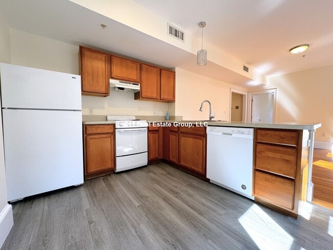 Building Photo - 881 Massachusetts Ave Rental