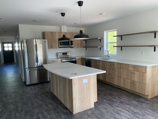 Building Photo - AVAILABLE JUNE - New Construction 3 Bed, 2 Bath Home....Perfect Location!