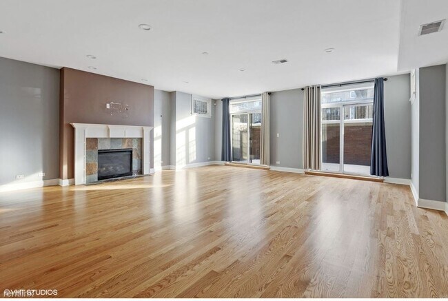 Photo - 3 br, 2 bath Condo - 4040 N Mozart St