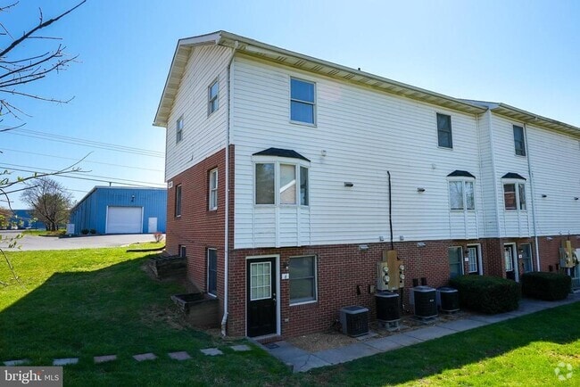 Building Photo - 3107 Shawnee Dr Unit 6 Rental