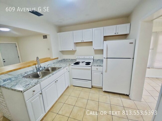 Photo - 609 Ave G SE