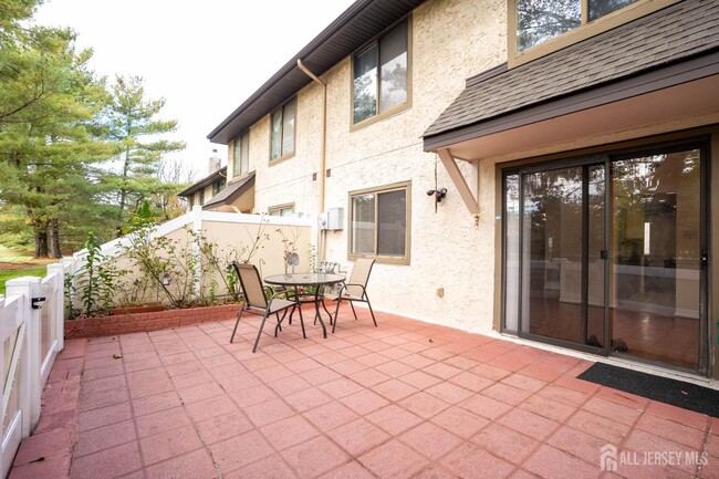 Photo - 29 Hampshire Dr