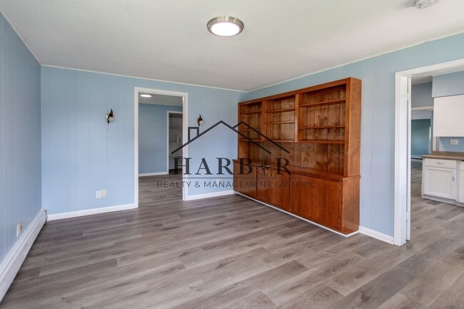 Building Photo - 725 7th Ave SE Unit 1