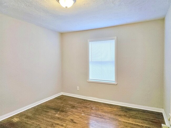 Building Photo - 1136 5th Ave N