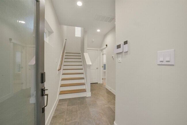 Photo - 760 W Donovan St