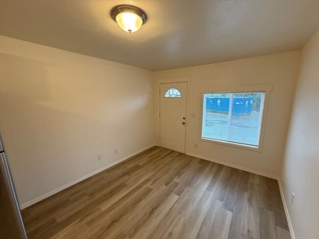 Photo - 3357 Portland Rd NE Unit 5