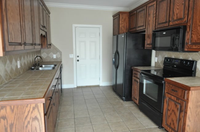 full kitchen