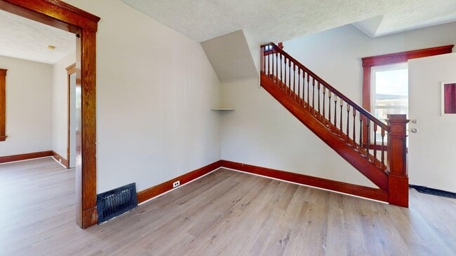 Photo - 820 Whitcomb Rd