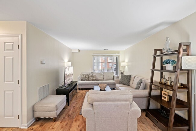 Building Photo - 501 Garrison Woods Dr Unit 104 Rental