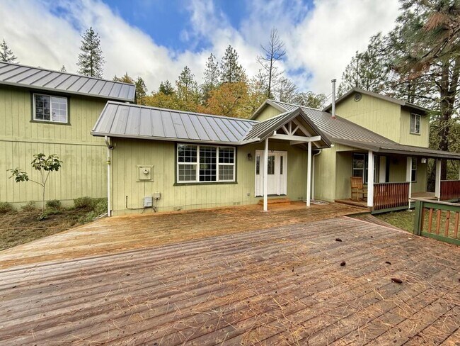 Photo - 300 Colonial Dr