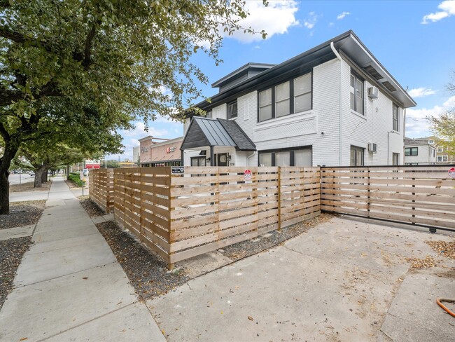 Photo - 1119 Waugh Dr Unidad 4