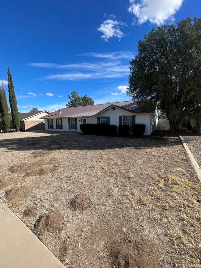 Building Photo - 302 E Harriet Ave