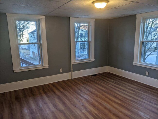 Building Photo - 27 Union St Unit 5