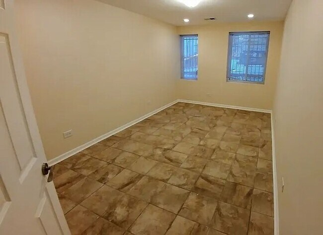 Photo - 5205 S Drexel Ave