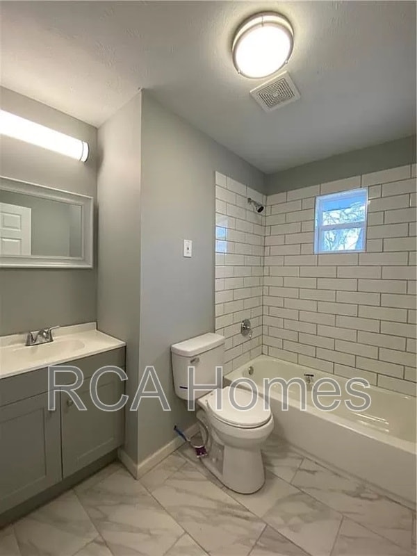 Photo - 834 W 26th St
