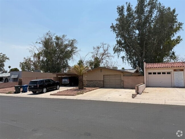 Building Photo - 2605 Country Club Dr Rental