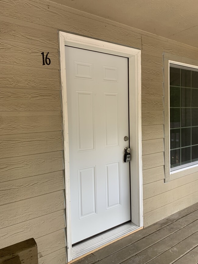 Building Photo - 4950 SW 45th Ave Unit 16