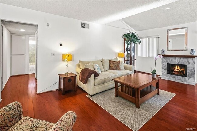 Photo - 22133 Burbank Blvd
