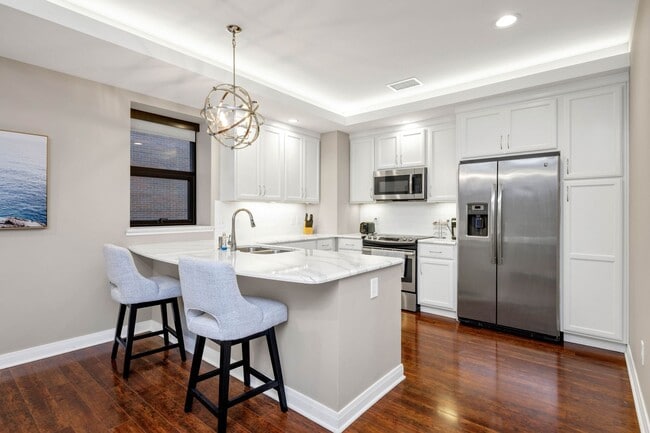 Photo - Lease Unfurnished $1900 Unidad 304