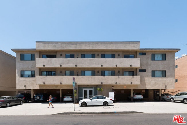 Building Photo - 931 N Alfred St Unit 205 Rental