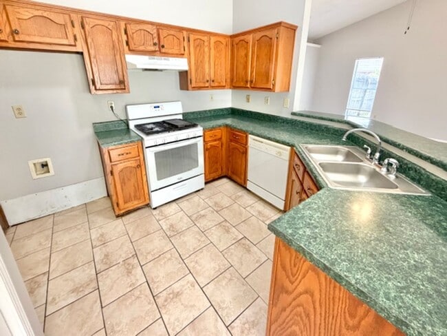 Photo - BelmontDr9194 Unit 1