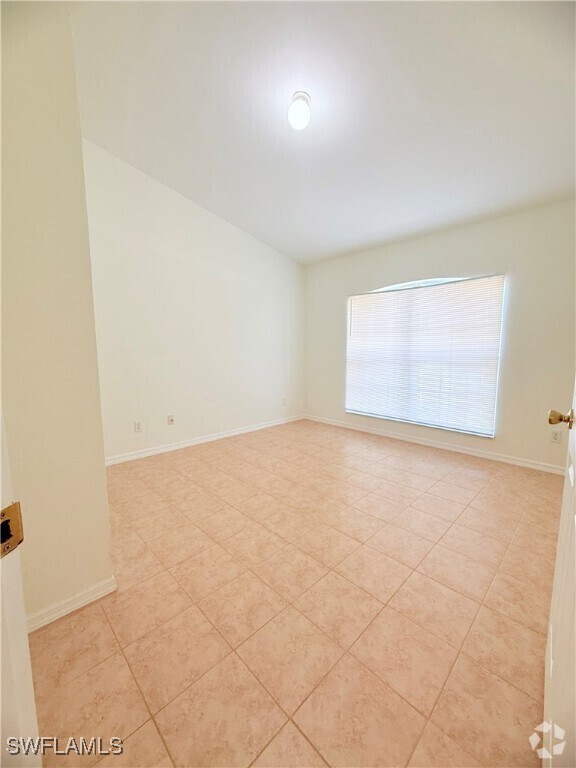 Building Photo - 2452 NW 9th St Rental