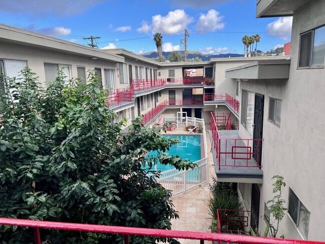 Photo - 5855 Carlton Way,